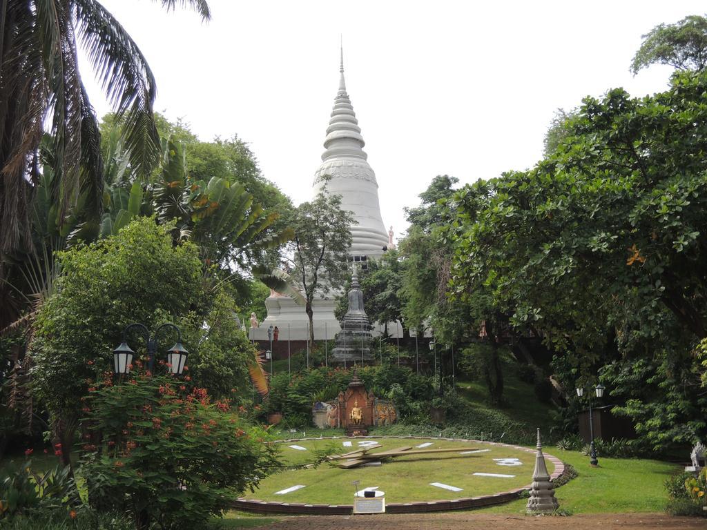 Discovery Hotel Phnom Pen Exterior foto