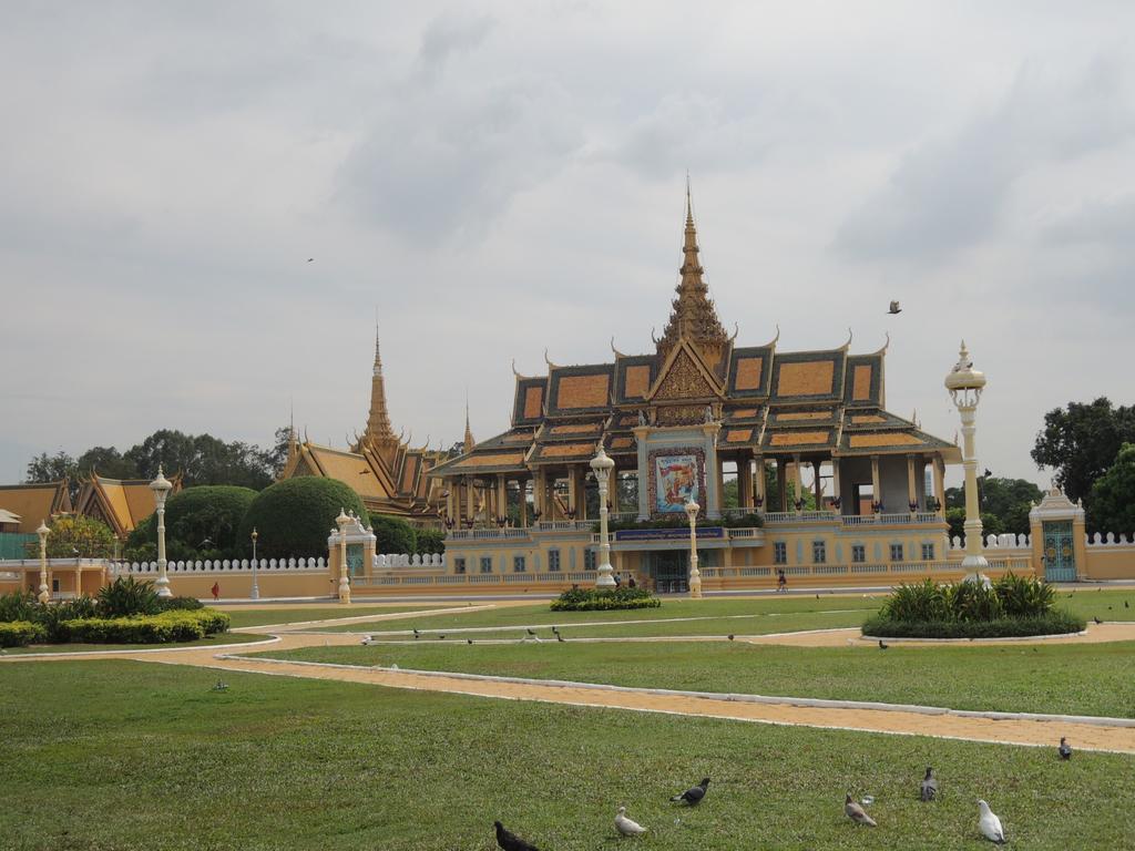 Discovery Hotel Phnom Pen Exterior foto