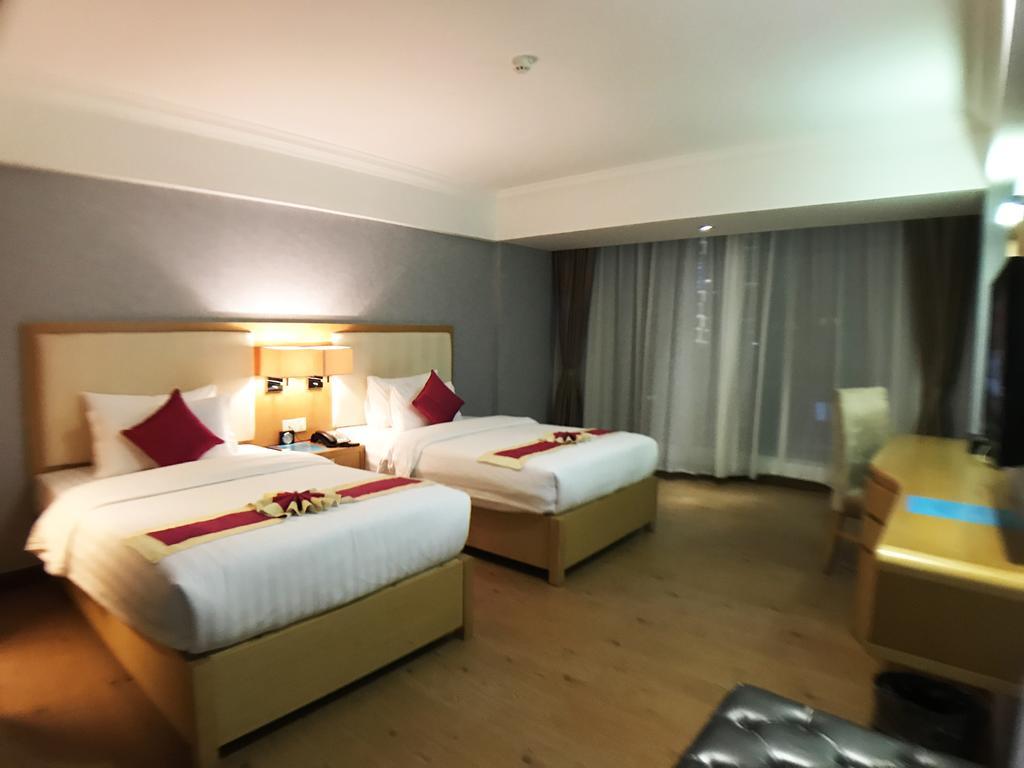 Discovery Hotel Phnom Pen Exterior foto