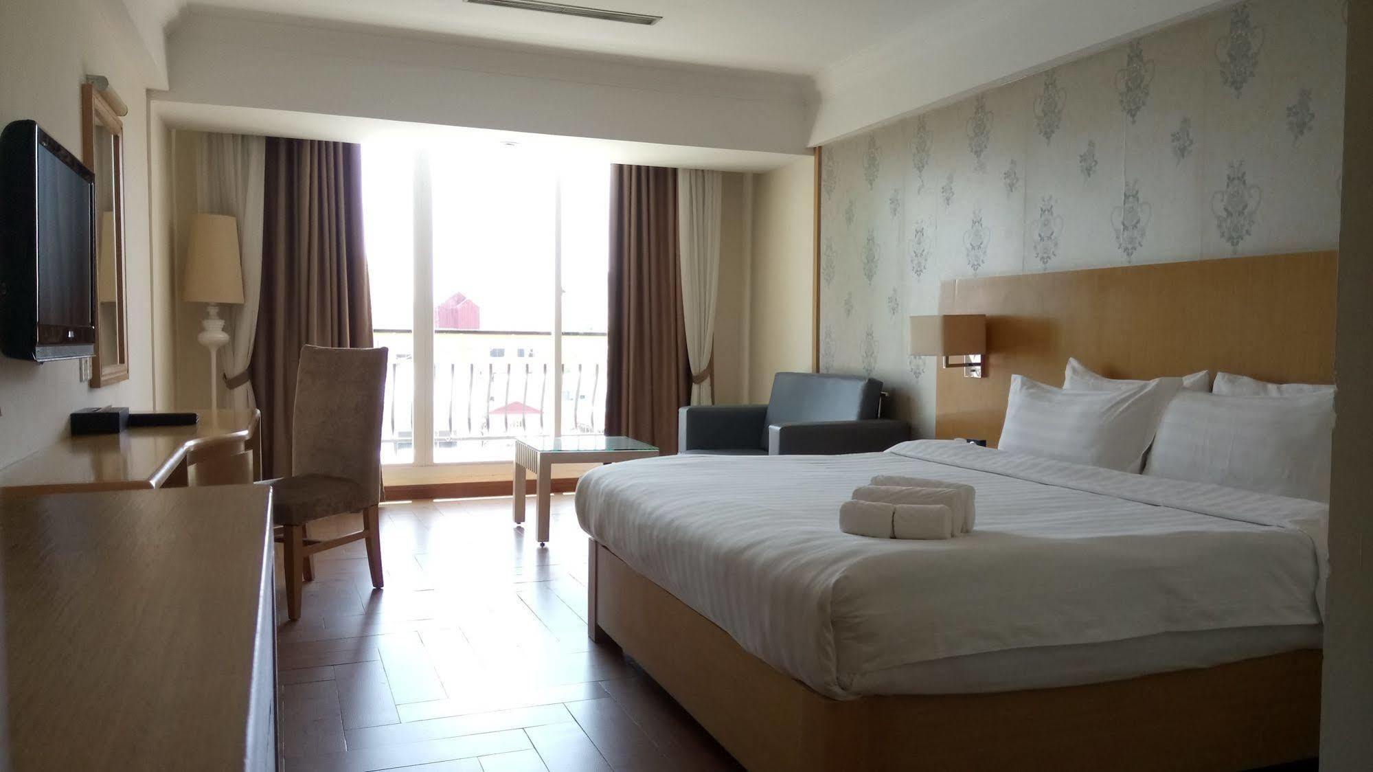Discovery Hotel Phnom Pen Exterior foto