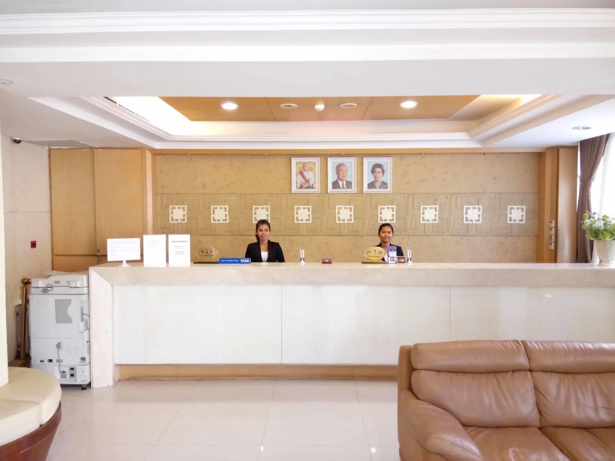Discovery Hotel Phnom Pen Exterior foto