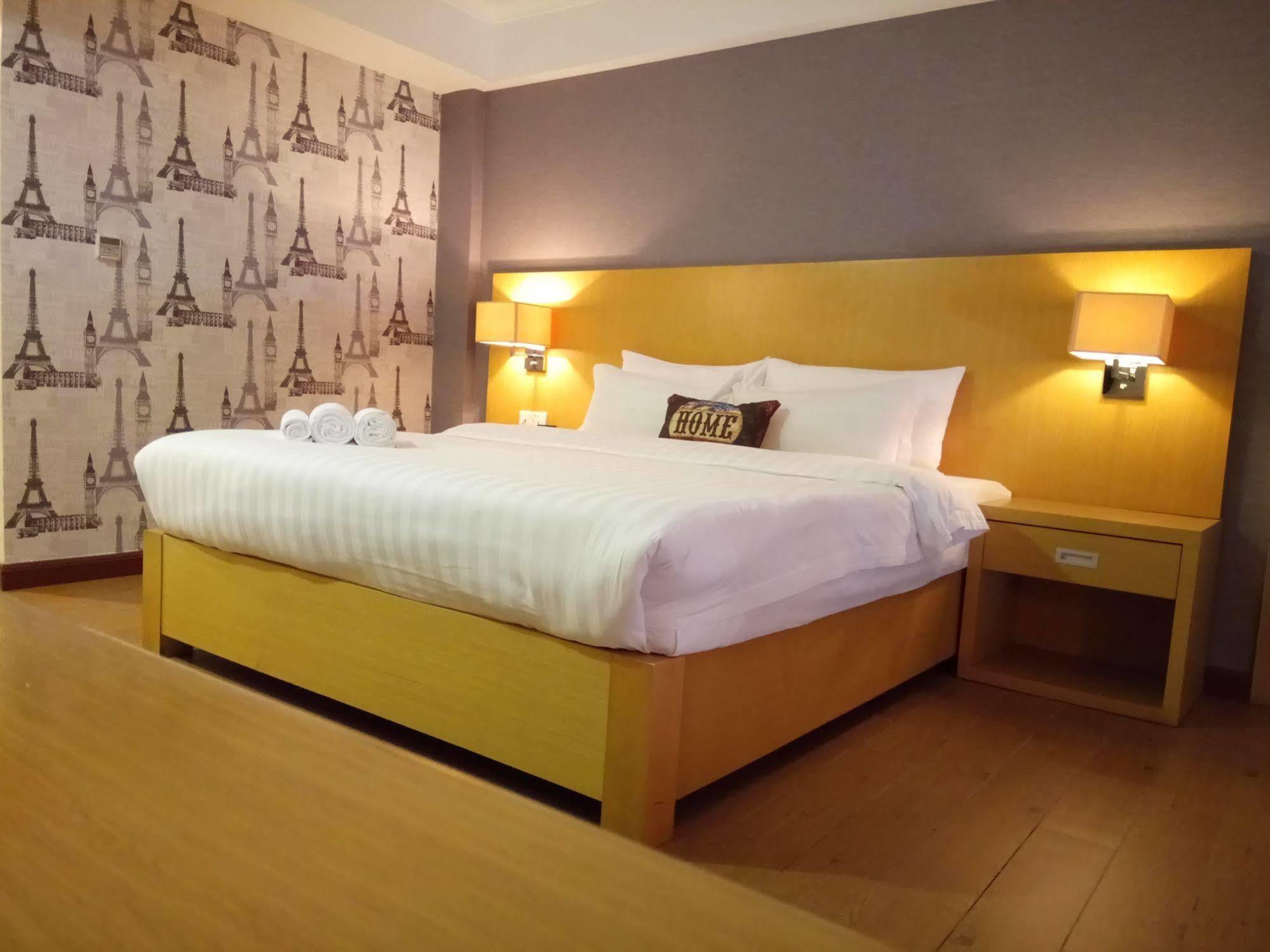 Discovery Hotel Phnom Pen Exterior foto