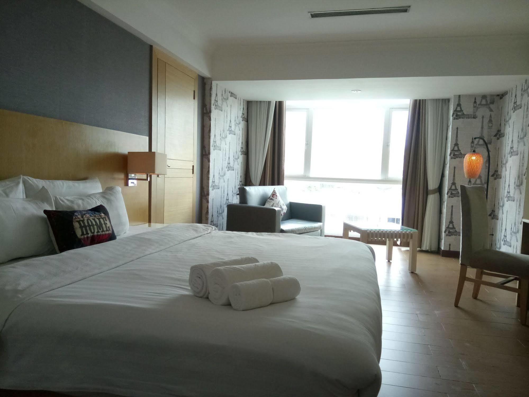 Discovery Hotel Phnom Pen Exterior foto