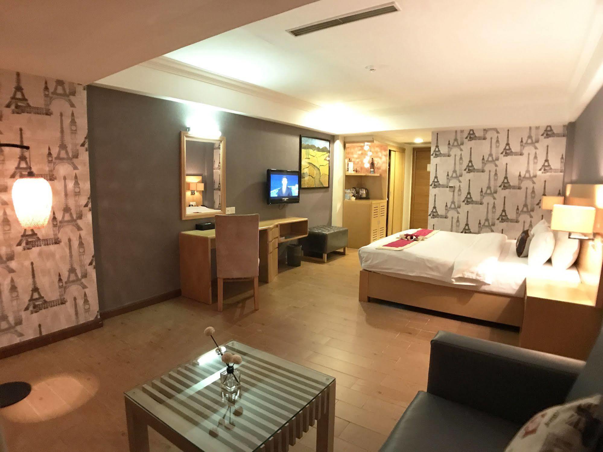 Discovery Hotel Phnom Pen Exterior foto