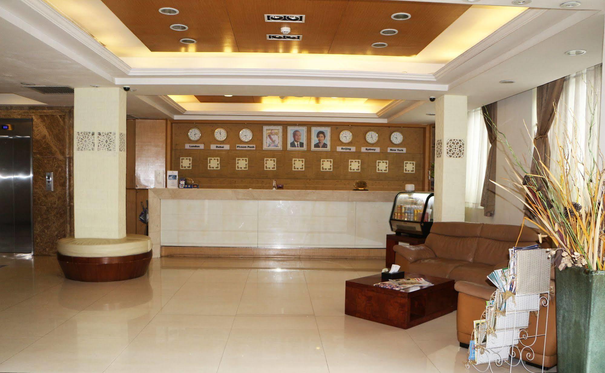 Discovery Hotel Phnom Pen Exterior foto